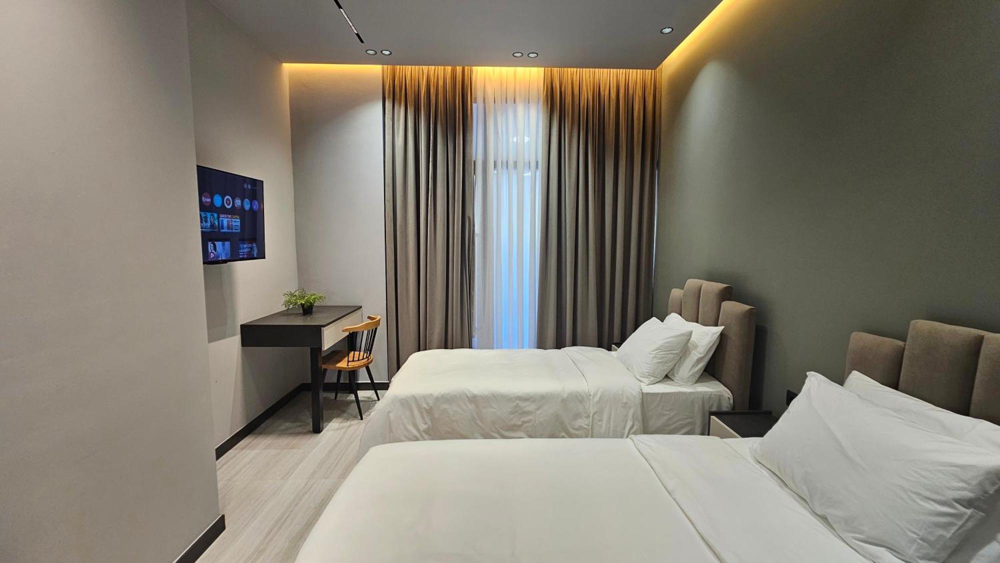 The Roots Boutique 4*