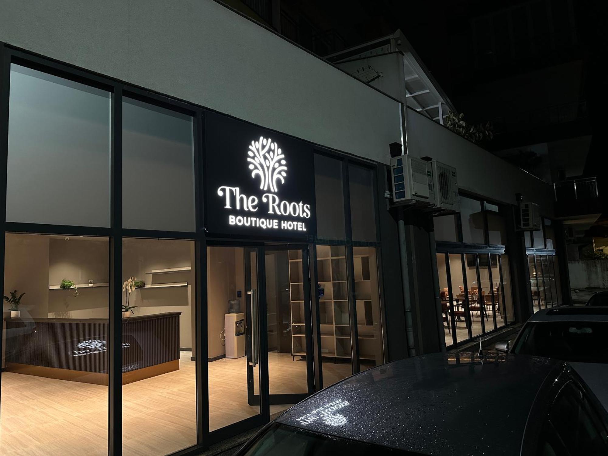 The Roots Boutique 4*