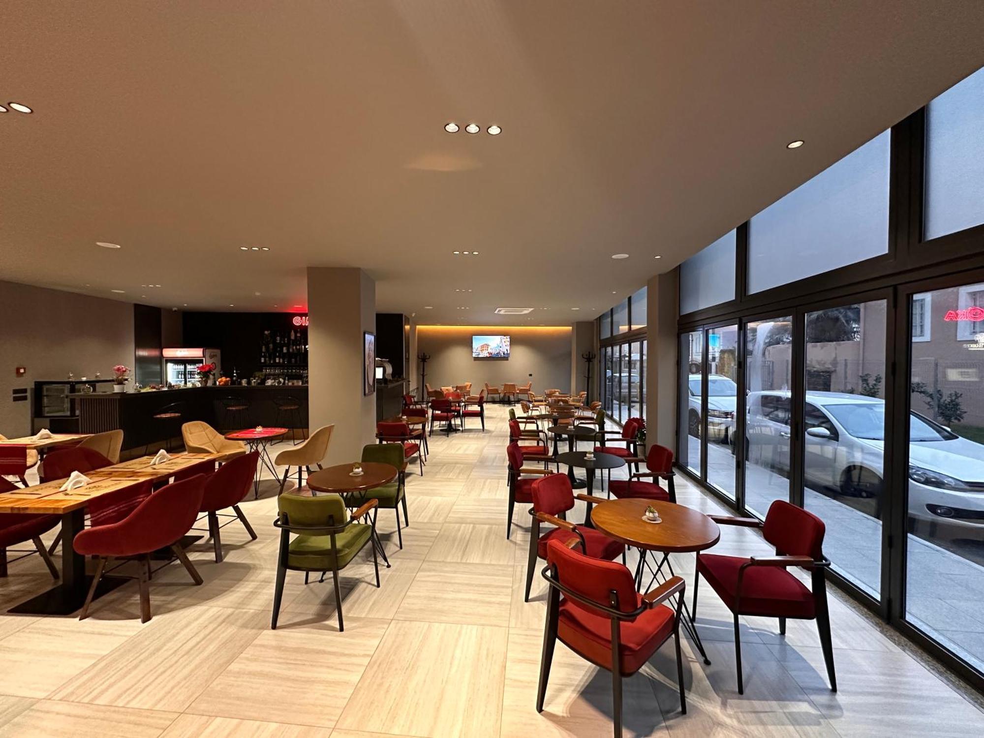 The Roots Boutique 4*